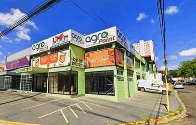 Imagem: O depósito possui 5 Vagas na garagem e 235m² de Área e está