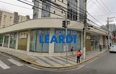 Imagem: O depósito possui 5 Vagas na garagem e 610m² de Área e está