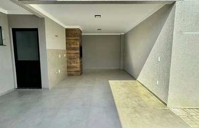 Imagem: A casa possui 2 Dormitórios, 1 Banheiro, 4 Vagas na garagem