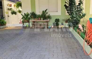 Imagem: A casa possui 2 Dormitórios, 2 Banheiros, 1 Vaga na garagem