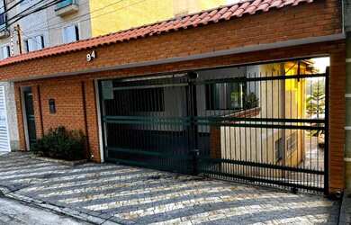 Imagem: A casa possui 4 Dormitórios, 3 Banheiros, 5 Vagas na garagem