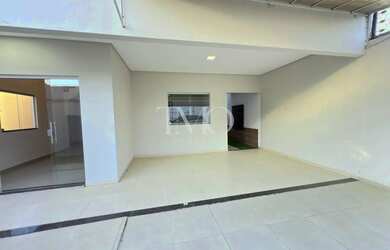 Imagem: A casa possui 3 Dormitórios, 3 Banheiros, 2 Vagas na garagem