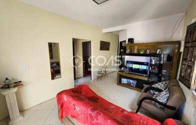 Imagem: A casa possui 3 Dormitórios, 1 Banheiro, 5 Vagas na garagem