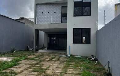 Imagem: A casa possui 3 Dormitórios, 4 Banheiros, 4 Vagas na garagem