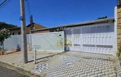 Imagem: A casa possui 2 Dormitórios, 2 Banheiros, 4 Vagas na garagem