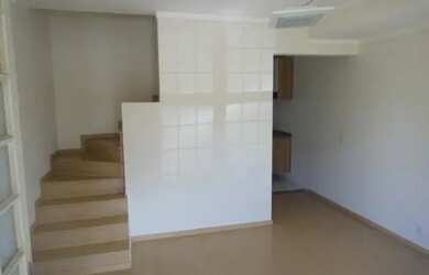 Imagem: A casa possui 2 Dormitórios, 1 Banheiro, 1 Vaga na garagem