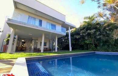 Imagem: A casa em condomínio possui 4 Dormitórios, 3 Banheiros, 3