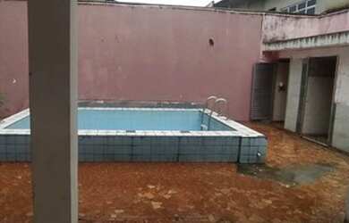 Imagem: A casa possui 2 Dormitórios, 2 Banheiros, 3 Vagas na garagem