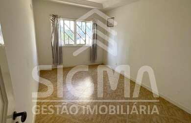 Imagem: A casa possui 3 Dormitórios, 5 Banheiros, 2 Vagas na garagem