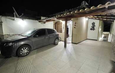 Imagem: A casa possui 3 Dormitórios, 3 Banheiros, 3 Vagas na garagem