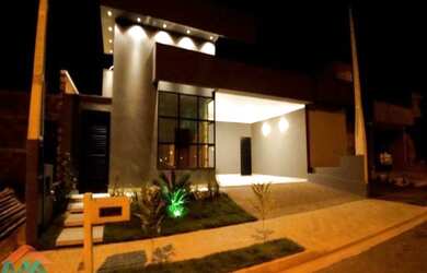 Imagem: A casa em condomínio possui 3 Dormitórios, 1 Banheiro, 4 Vagas