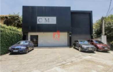 Imagem: O depósito possui 5 Vagas na garagem, 587m² de Área e está