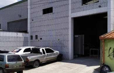 Imagem: O depósito possui 5 Vagas na garagem, 500m² de Área e está