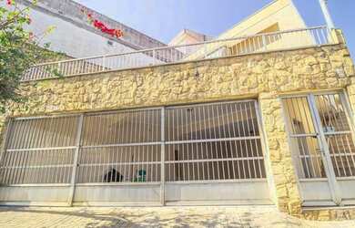 Imagem: A casa possui 3 Dormitórios, 4 Banheiros, 4 Vagas na garagem