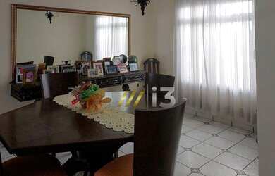 Imagem: A casa possui 3 Dormitórios, 2 Banheiros, 3 Vagas na garagem