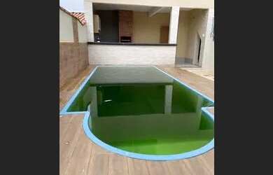 Imagem: A casa possui 3 Dormitórios, 2 Banheiros, 3 Vagas na garagem