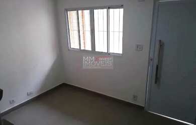 Imagem: A casa possui 2 Dormitórios, 2 Banheiros, 2 Vagas na garagem