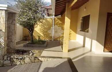 Imagem: A casa possui 3 Dormitórios, 3 Banheiros, 3 Vagas na garagem