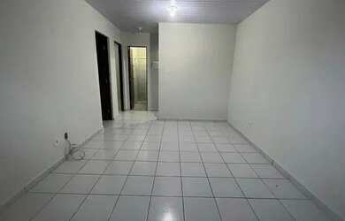 Imagem: A casa possui 2 Dormitórios, 1 Banheiro, 1 Vaga na garagem