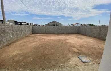 Imagem 4: Casa para venda possui 73 metros quadrados com 2 quartos em Estrada Nova...