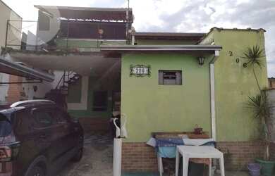 Imagem: A casa possui 2 Dormitórios, 1 Banheiro, 2 Vagas na garagem