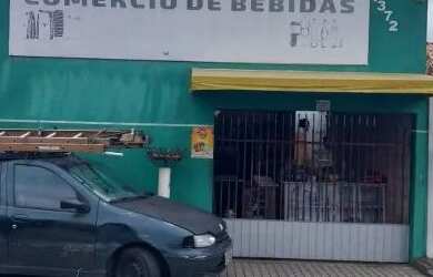 Imagem: A casa possui 4 Dormitórios, 2 Banheiros, 1 Vaga na garagem