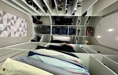 Imagem: A casa possui 3 Dormitórios, 4 Banheiros, 1 Vaga na garagem