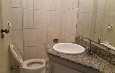 Imagem: O apartamento possui 1 Dormitório, 2 Banheiros, 1 Vaga na garagem