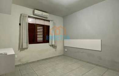 Imagem: A casa possui 3 Dormitórios, 1 Banheiro, 3 Vagas na garagem