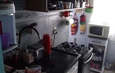 Imagem: O apartamento possui 2 Dormitórios, 1 Banheiro, 1 Vaga na garagem