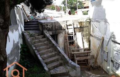 Imagem: A casa possui 4 Dormitórios, 4 Banheiros, 4 Vagas na garagem