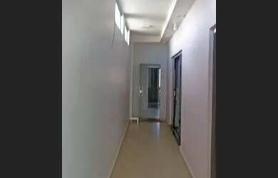 Imagem: A casa possui 3 Dormitórios, 3 Banheiros, 2 Vagas na garagem