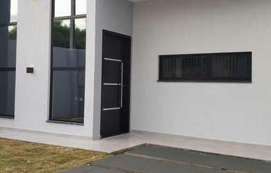 Imagem: A casa possui 2 Dormitórios, 1 Banheiro, 1 Vaga na garagem