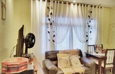 Imagem: A casa possui 2 Dormitórios, 2 Banheiros, 2 Vagas na garagem