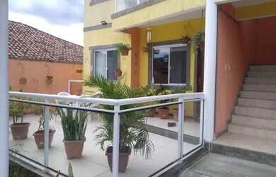 Imagem: A casa possui 2 Dormitórios, 2 Banheiros, 1 Vaga na garagem