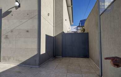 Imagem: O depósito para alugar possui 4 Vagas na garagem e 300m² de