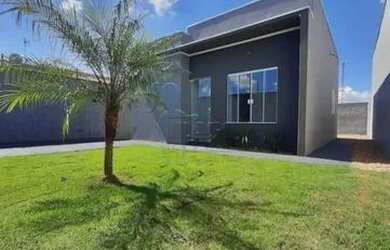 Imagem: A casa possui 2 Dormitórios, 1 Banheiro, 2 Vagas na garagem