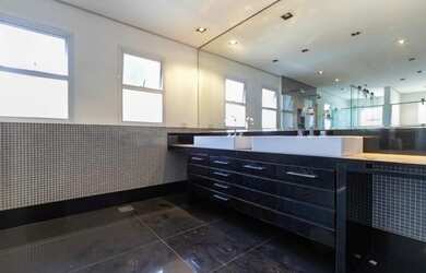 Imagem 12: Zona Sul condomínio de sobrados de alto padrão, com 4 suítes,4 salas,5 vagas, útil de 627m