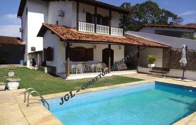 Imagem: A casa em condomínio possui 4 Dormitórios, 5 Banheiros, 3