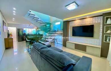 Imagem: A casa possui 3 Dormitórios, 1 Banheiro, 2 Vagas na garagem