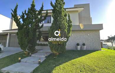 Imagem: A casa possui 3 Dormitórios, 4 Banheiros, 3 Vagas na garagem