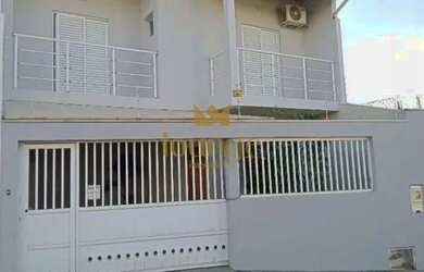 Imagem: A casa possui 3 Dormitórios, 3 Banheiros, 1 Vaga na garagem