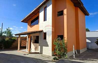 Imagem: A casa em condomínio possui 3 Dormitórios, 3 Banheiros, 2