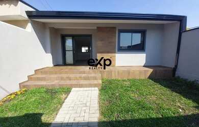 Imagem: A casa possui 2 Dormitórios, 1 Banheiro, 2 Vagas na garagem