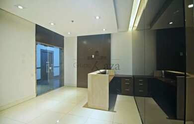 Imagem: O depósito possui 5 Vagas na garagem e 299m² de Área e está