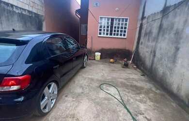 Imagem: A casa possui 2 Dormitórios, 2 Banheiros e está localizado