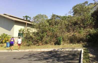 Imagem: O terreno possui 842m² de Área e está localizado em Núcleo