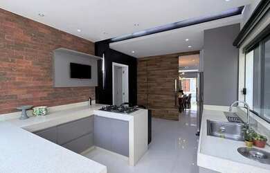 Imagem 15: Imóvel para aluguel possui 400 metros quadrados com 5 quartos