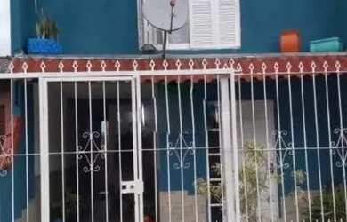 Imagem: A casa possui 3 Dormitórios, 2 Banheiros, 1 Vaga na garagem