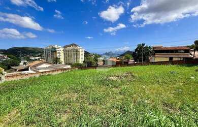 Imagem: O terreno possui 726m² de Área e está localizado em Largo